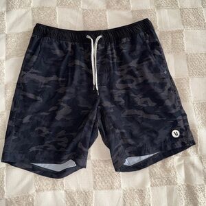 Vuori Men's Kore Shorts in Black Watercolor Camo size 34